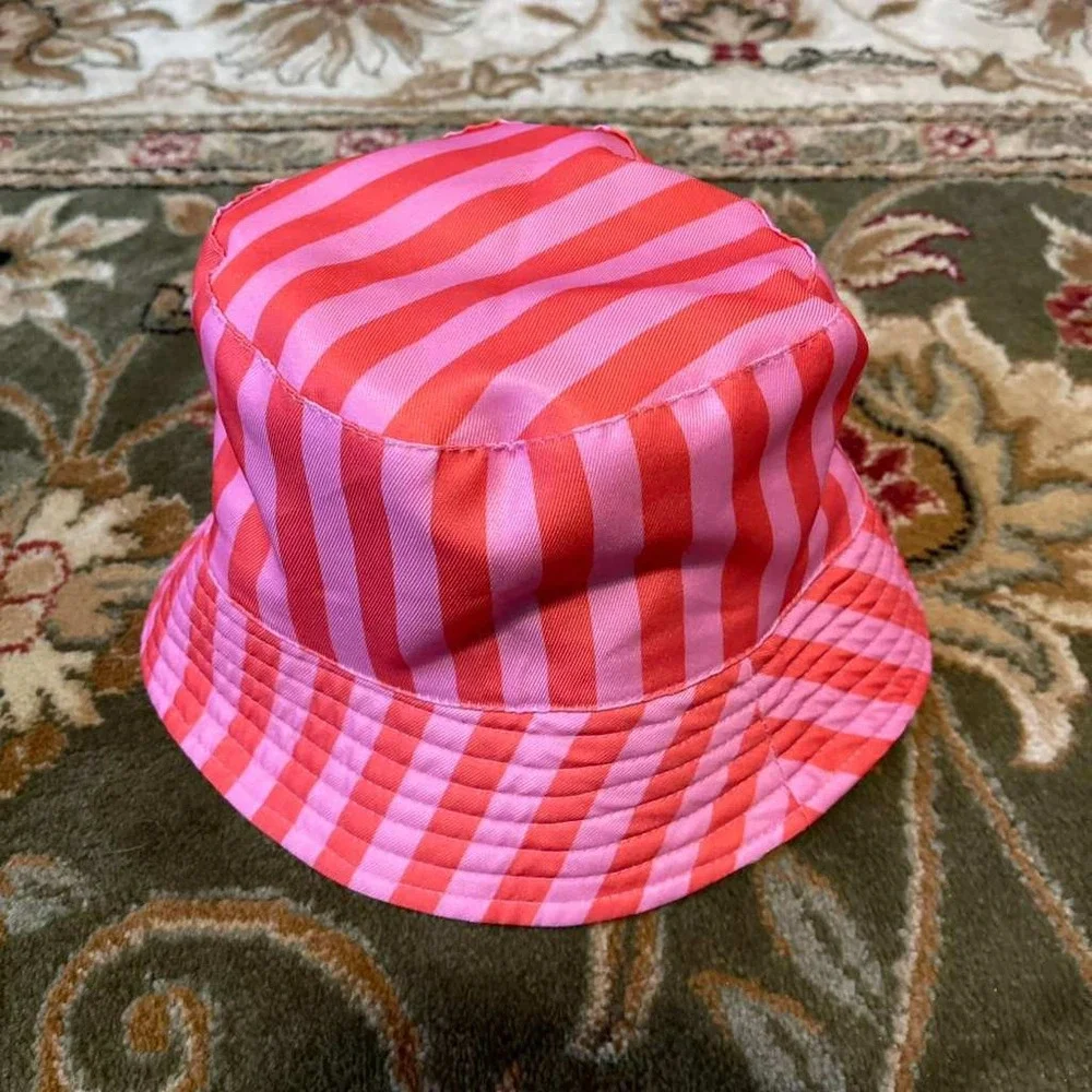 Benefit Cosmetics Reversible Bucket Hat Cream Pink Red Striped Women Sun Hat‎